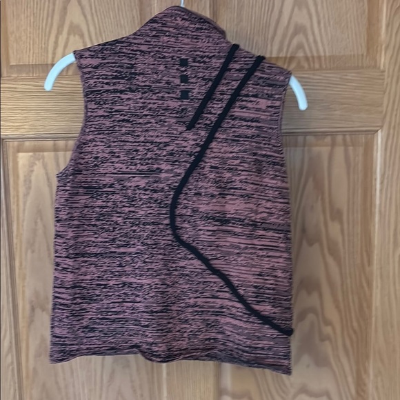 Jamie Sadock Sleeveless Top Knot Shoulder Zip Peep Hole - Picture 4 of 4